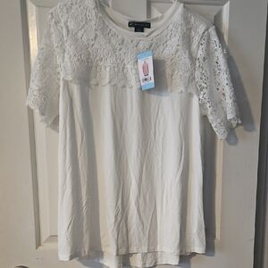 NWT Adrianna Papell White Lace Top  Large